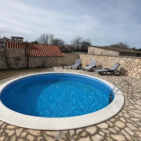 Holiday home Attractive With Pool Bubble Bath Patio Courtyard